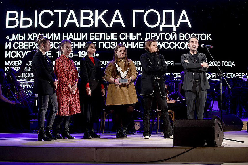 Кураторская группа музея «Гараж»: Екатерина Иноземцева, Андрей Мизиано, Дарья Бобренко, Оксана Полякова, Екатерина Савченко и Анастасия Чеботарева. Фото: Виктор Бойко/Елизавета Мелина/Наталья Польская/Анна Темерина/Дмитрий Чунтул