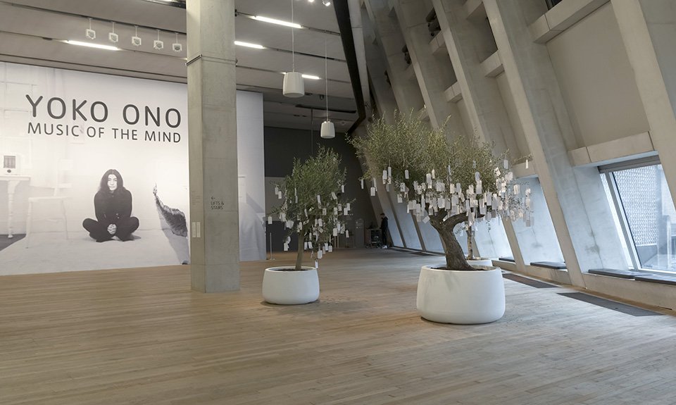 Выставка «Йоко Оно. Музыка разума» в Тейт Модерн. Фото: Oliver Cowling/Tate