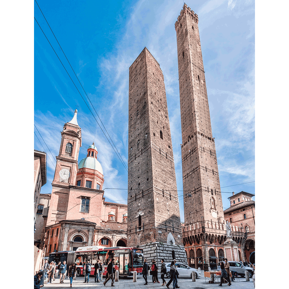 Башня Гаризенда стоит в историческом центре Болоньи рядом с 97­метровой баш­ней Азинелли. Фото: Vanni Lazzari/Wikimedia