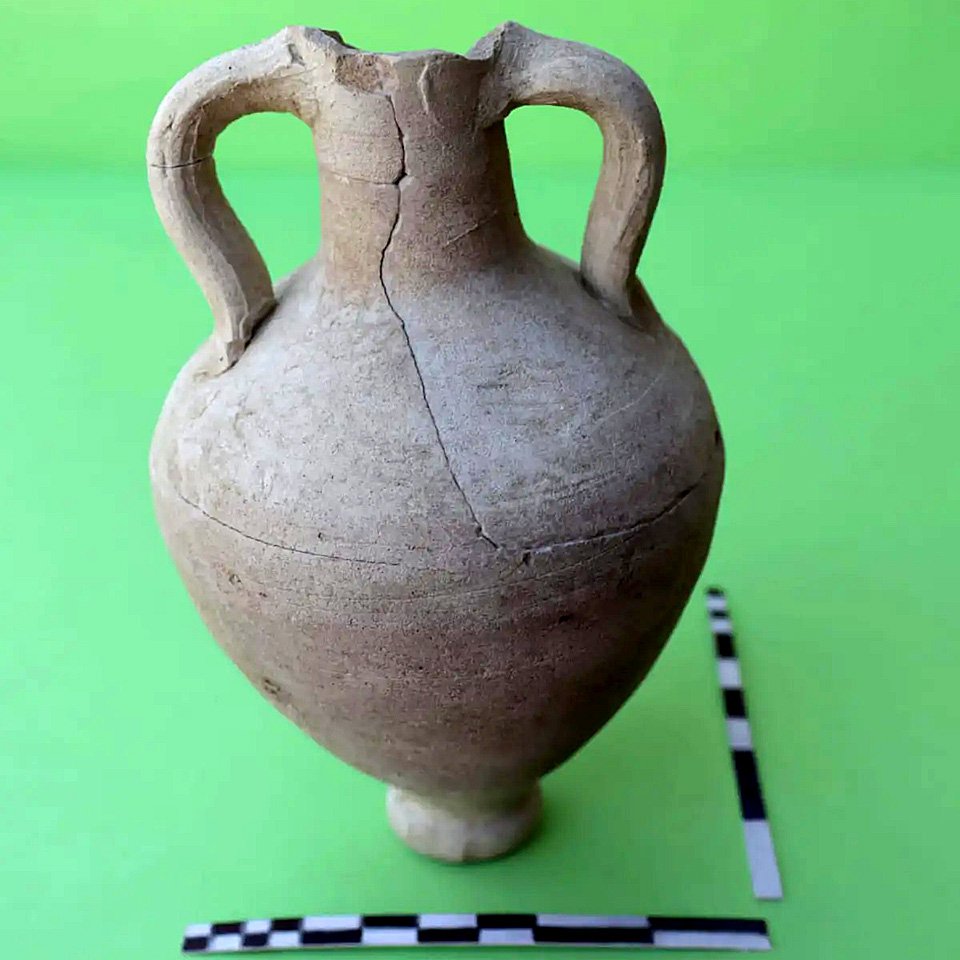 Около 233 артефактов были отправлены в Музей Ирака в Багдаде, включая эту хорошо сохранившуюся вазу. Фото: Courtesy of Iraq's State Board of Antiquities and Heritage