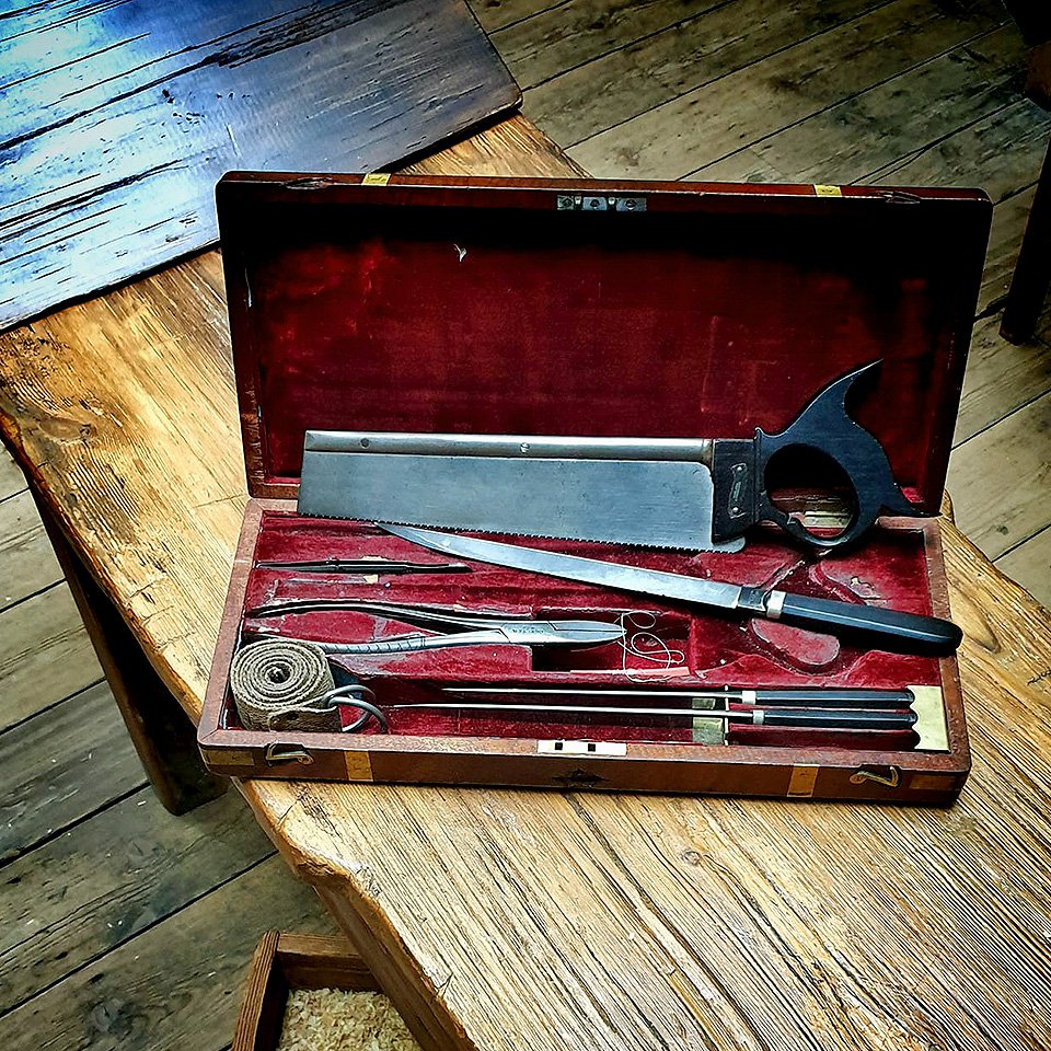 Хирургические инструменты в экспозиции музея. Фото: The Old Operating Theatre Museum