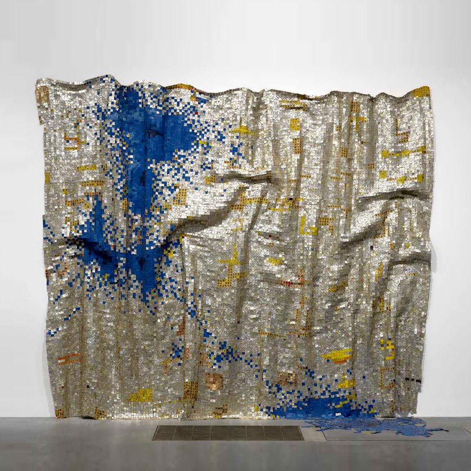 Работа Эль Анацуи «Ink Splash II». 2012. Фото:  El Anatsui