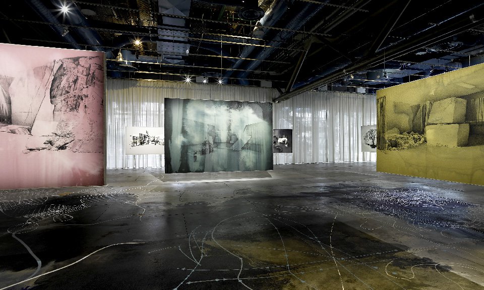 Вид экспозиции «Большой атлас дезориентации» в Центре Помпиду. Фото: Bertrand Prevost