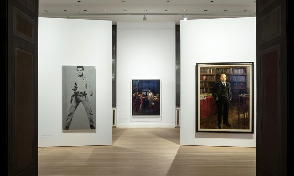 Фрагмент экспозиции «The Cool and the Cold. Живопись США и СССР. 1960–1990». Фото: Gropius Bau/Luca Girardini