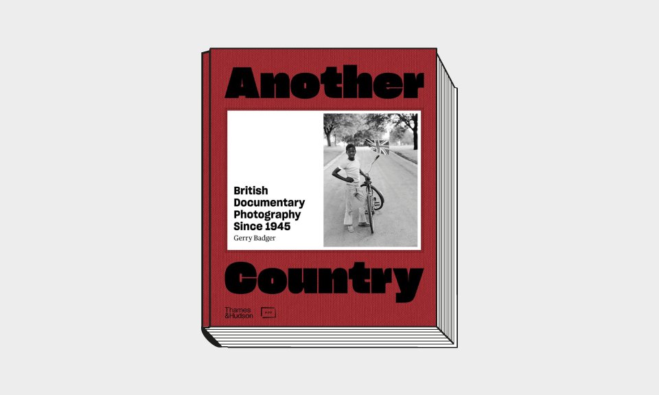 Gerry Badger. Another Country: British Documentary Photography Since 1945. Thames & Hudson. 312 с.: 250 цв. и ч/б ил. £50, $65. На английском языке