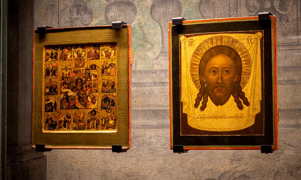 Икона «Воскресение. Сошествие во ад» и икона Христа Спасителя. Фото: Gallerie degli Uffizi