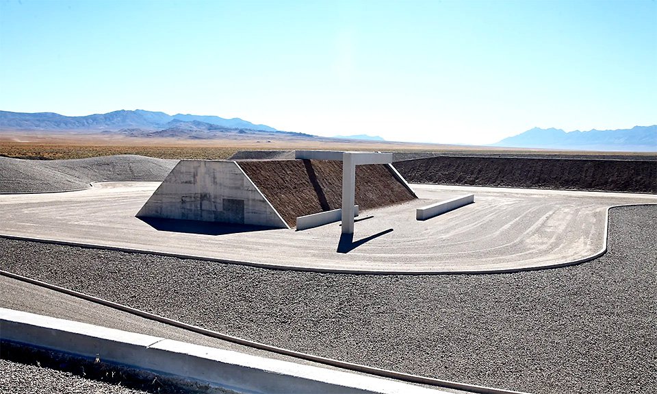 Майкл Хейзер. «Город». «Комлекс №1». 1970-2022. Фото: Mary Converse/Michael Heizer/ Triple Aught Foundation. Courtesy of the artist and Triple Aught Foundation