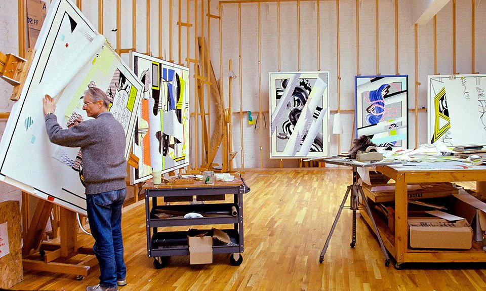 Рой Лихтенштейн работает над «Размышлениями о сеньорите» (1900) в своей студии на Вашингтон-стрит. Около 1989. Фото: Estate of Roy Lichtenstein. Photograph © Bob Adelman
