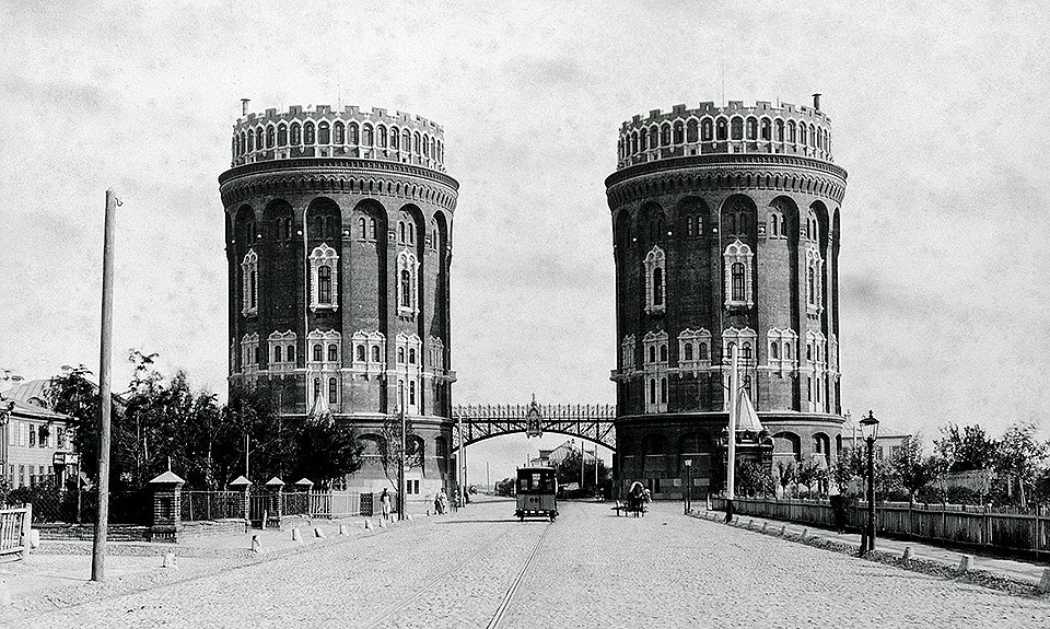 Крестовские водонапорные башни. Вид с юга.  Москва, начало 1890-х. Фото: Музей Москвы