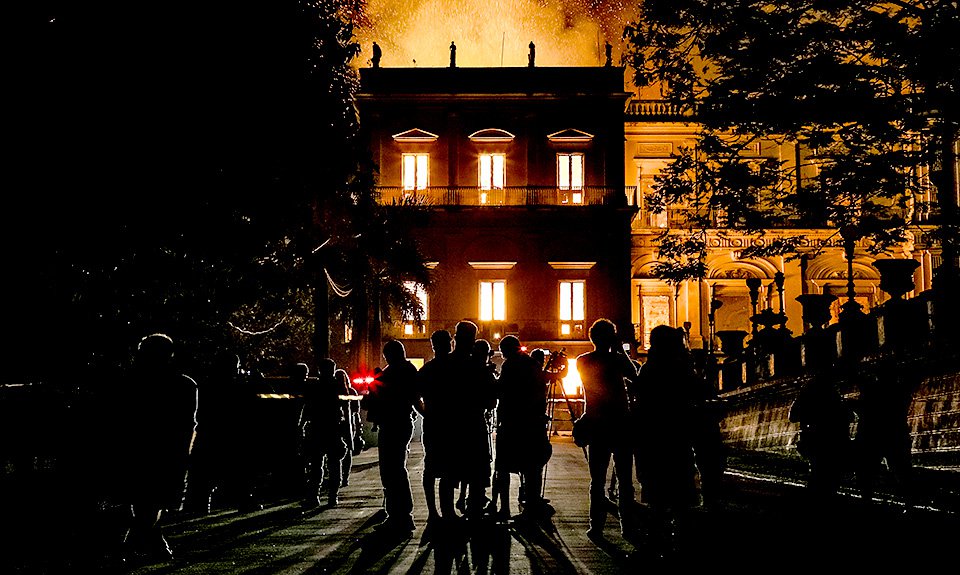 Кадры с горящим Национальным музеем в 2018 году облетели весь мир. Фото: Buda Mendes/Getty Images
