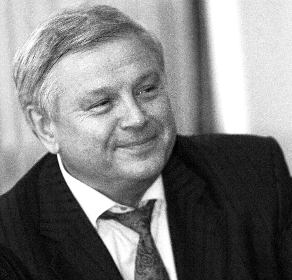 Россия, Москва, 21 октября. Начальник управления по сохранению культурных ценностей Министерства культуры РФ Виктор Петраков на открытии XXIII Российского антикварного салона в Центральном доме художника. Фото ИТАР-ТАСС/Максим Шеметов