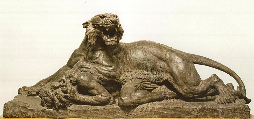 Артемий Обер. «Тигр и сипай». 1901. Гипс тонированный. Фото: Государственный Русский музей