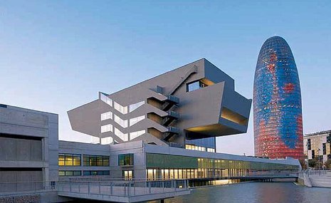 Барселона поднимает дизайн на новый уровень. Проект обошелся в €101 млн и включает архив и лекторий