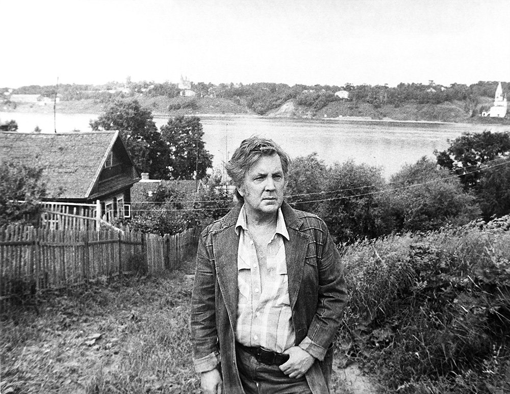 Илья Глазунов в деревне. 1980 г.
