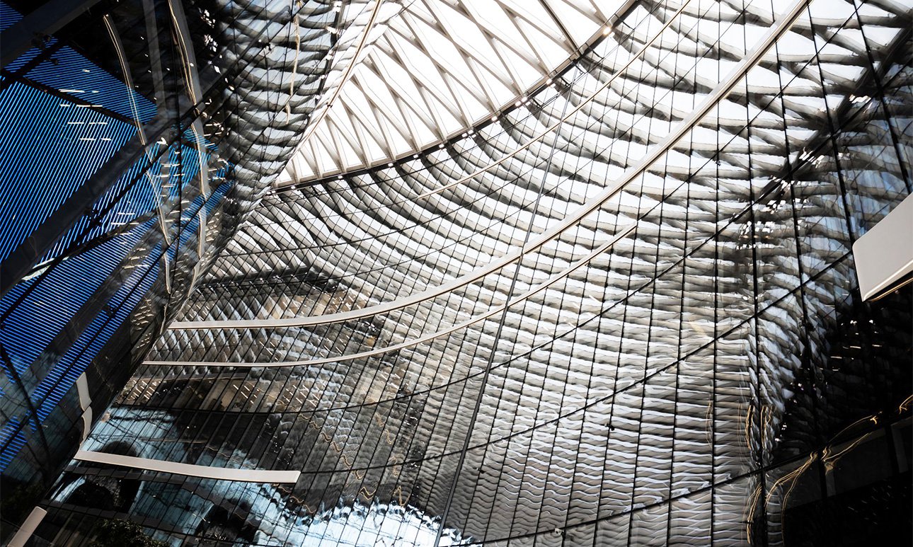 Атриум Лахта Центра.  Фото: Зимний маркет 1703