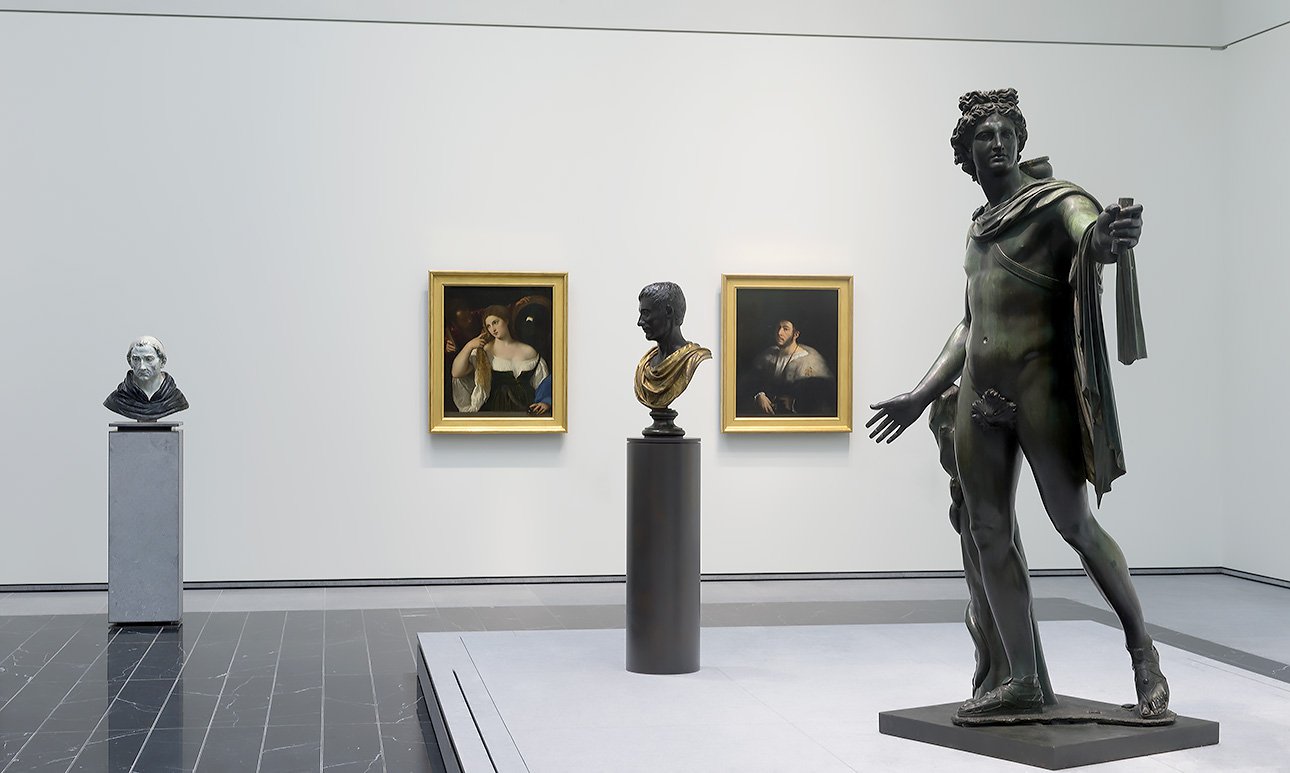 Проблему дефицита роскошных экспонатов и знаменитых шедевров планировалось решить тем же образом, что и в Лувре в Абу-Даби, — коллаборацией с одним из мировых музейных гигантов.  Фото: Louvre Abu Dhabi