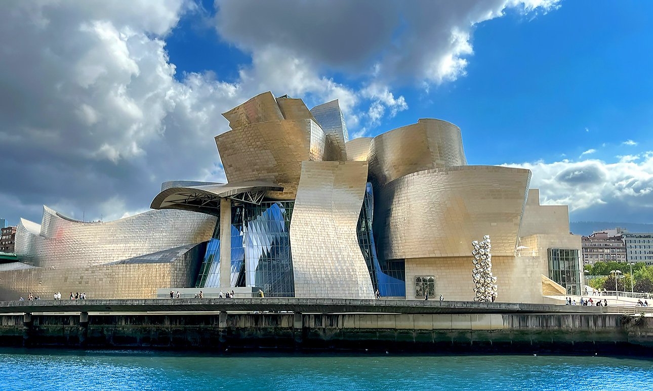 Музей современного искусства Гуггенхайма, Бильбао, Испания.  Фото: Hans-Jurgen Weinhardt/Unsplash