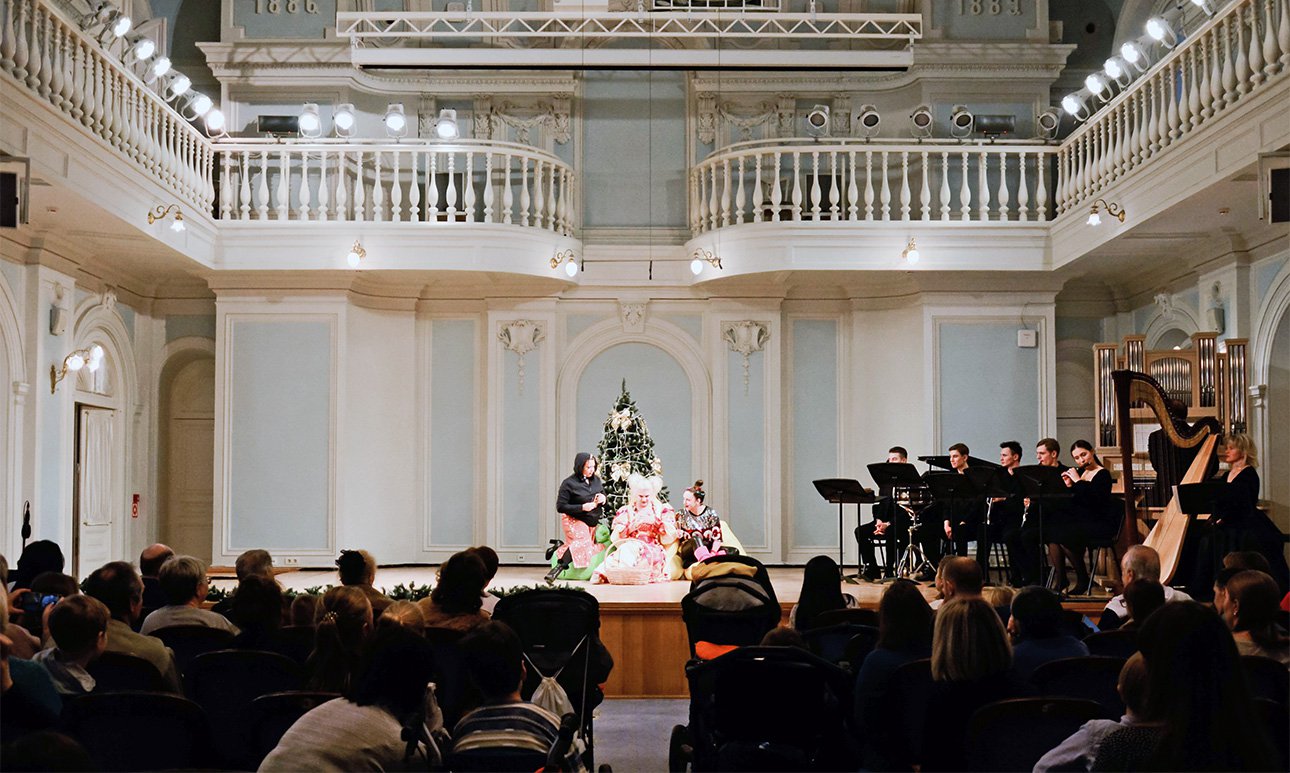 Представление в рамках инклюзивной новогодней программы «Душа Света» от благотворительного фонда «Серебряная нить». Фото: БФ «Серебряная нить»
