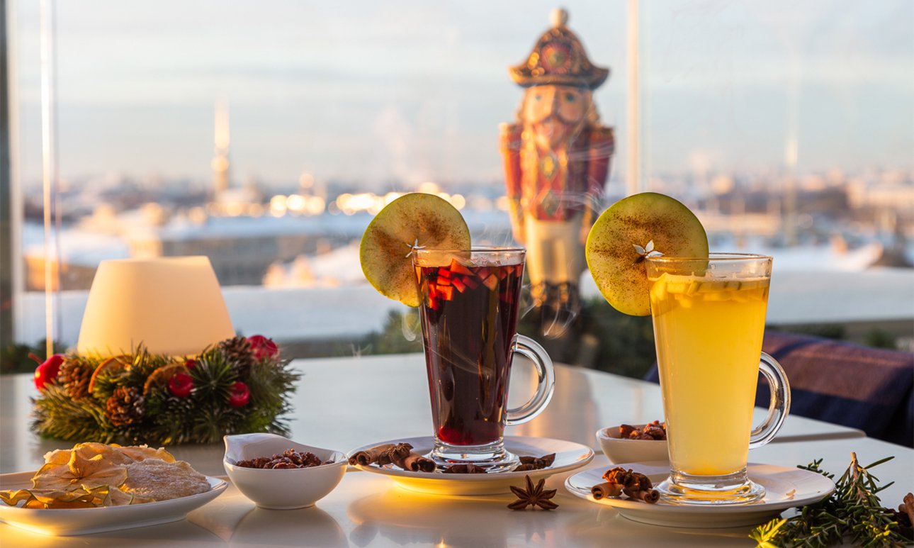 Вид на город с панорамной террасы отеля Indigo St. Petersburg-Tchaikovskogo.  Фото: Indigo St. Petersburg-Tchaikovskogo