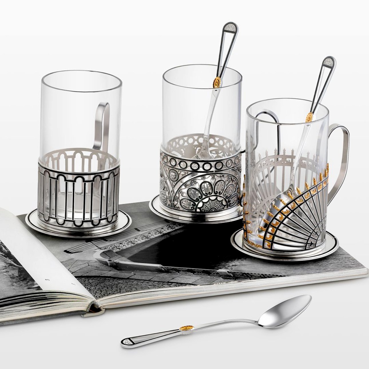 Подстаканник «Верхний Лебяжий мост» из серебра. Русские самоцветы.  Фото: RS - IMPERIAL JEWELLERY HOUSE