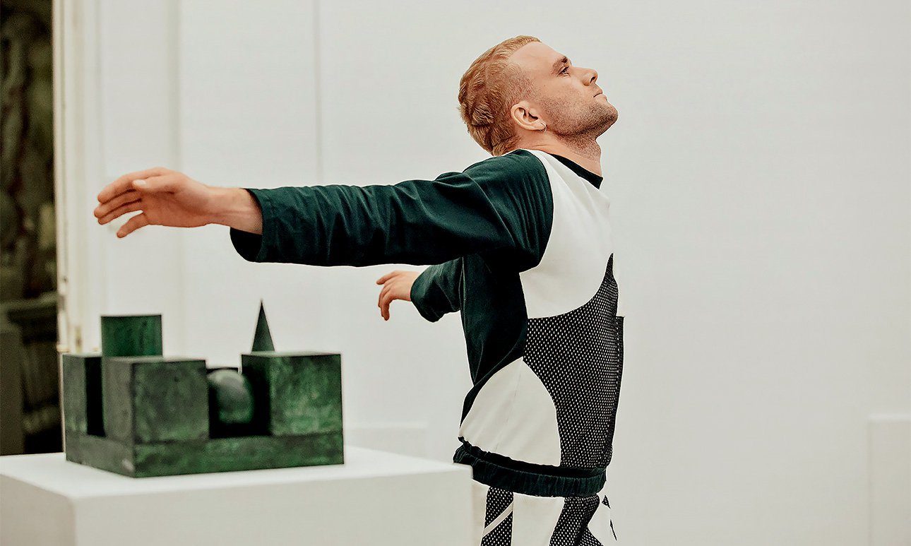 Юлиан Вебер – ММОМА. Дуэты с абстракцией. Перформанс. Программа Theatrum 2021. Фото: Евгений Люлюкин/ММОМА