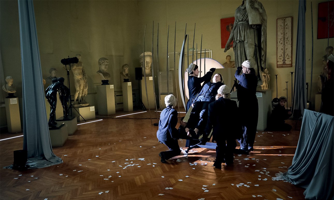 Вам звонили. Перформанс в Учебном художественном музее им. И.В.Цветаева. Theatrum 2023. Фото: Александр Харитонов