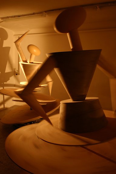 Электромеханический балет. Галерея «АРТС трелка projects», 2005 г.