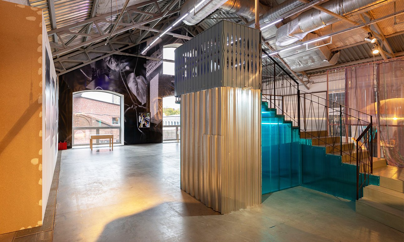 Ирина Корина «Коворкинг-зона “У черной скалы”» на выставке «Это было со мной».  Фото: Денис Лапшин/ЦСИ Винзавод