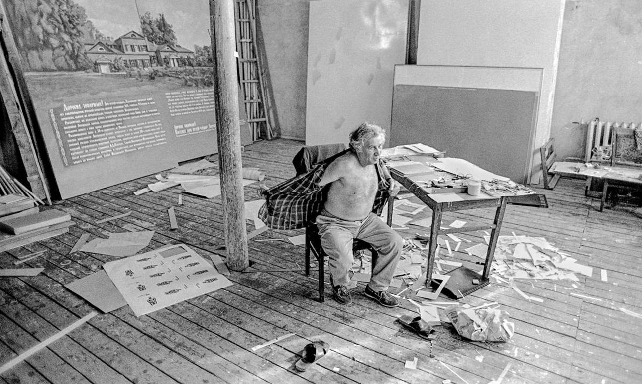 Илья Кабаков в своей мастерской на Чистых прудах.  Фото: Фонд Георгия Кизевальтера/Архив Музея современного искусства «Гараж»