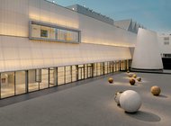 От микстуры к коллекции совриска: в Таиланде династия фармацевтов открыла музей