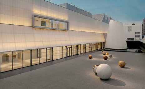 От микстуры к коллекции совриска: в Таиланде династия фармацевтов открыла музей