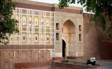 Изразцовая стена в Лахоре скоро предстанет во всей красе