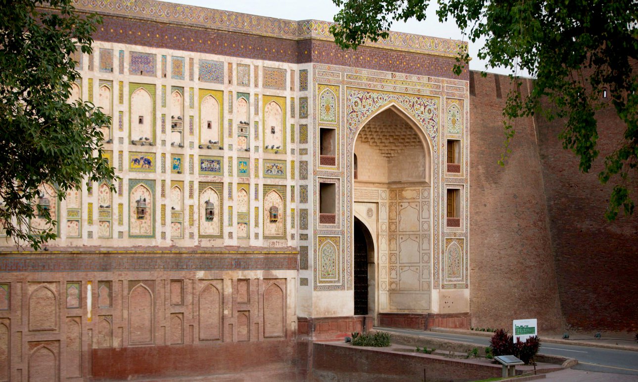 Изразцовая стена Лахорского форта после реставрации.  Фото: UNESCO World Heritage