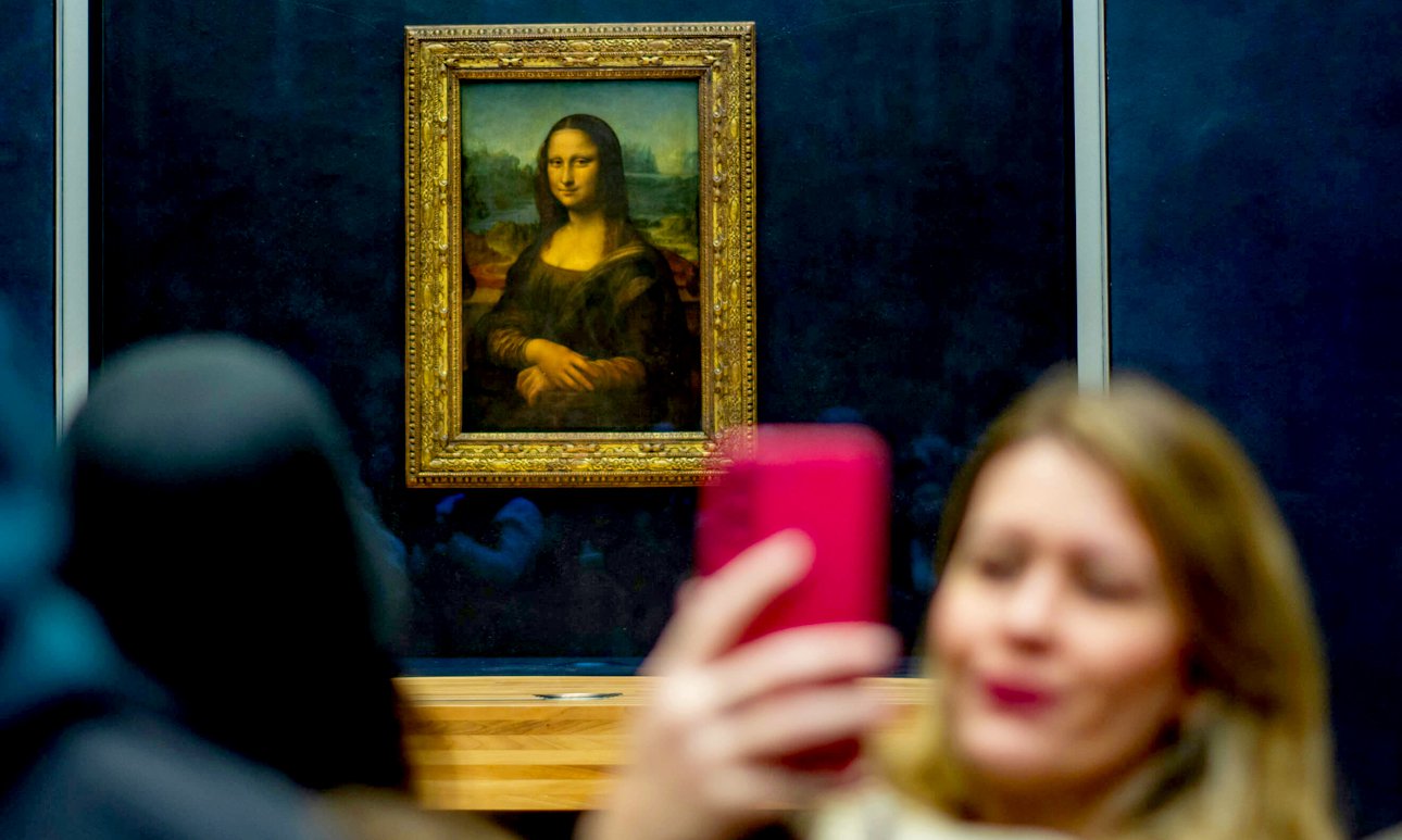 Многие отмечают положительный эффект селфи для музеев. Из главных плюсов обычно называют повышение узнаваемости институции, привлечение более широкой аудитории и улучшение уровня цифровой вовлеченности. Фото: Barry Talley/Unsplash