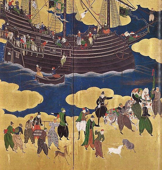 Отреставрированная ширма Прибытие южных варваров по торговым делам (ок. 1600), авторство которой приписывается японскому художнику Кано Наидзэну, на выставке в Бостоне