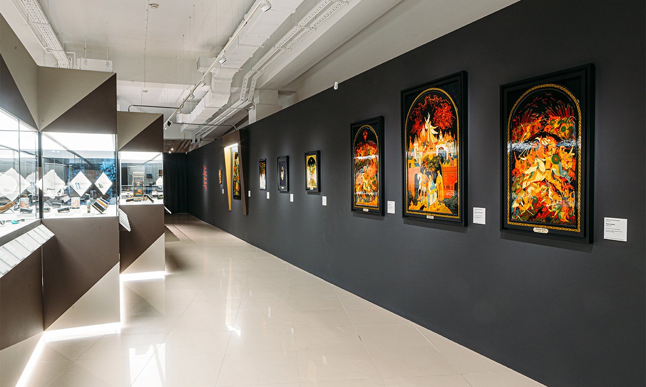 Выставка «Лаки. Большая история в миниатюре: Федоскино, Палех, Мстёра и Холуй» в музее «Новый Иерусалим».  Фото: Государственный историко-художественный музей «Новый Иерусалим»