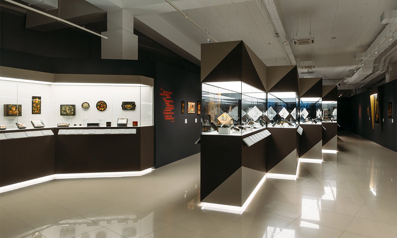 Выставка «Лаки. Большая история в миниатюре: Федоскино, Палех, Мстёра и Холуй» в музее «Новый Иерусалим».  Фото: Государственный историко-художественный музей «Новый Иерусалим»