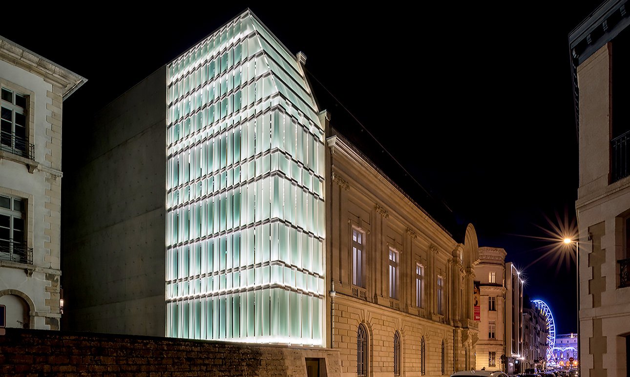 Старинный особняк реновирован и соединен с новым крылом.  Фото: Le musée Bonnat-Helleu