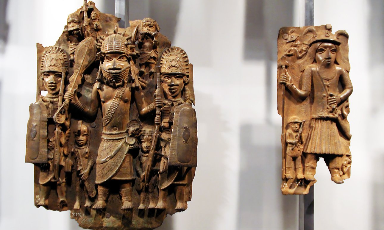 Бронзовый рельеф, созданный в Бенине в XVI–XVII веках, относится к числу тех экспонатов Британского музея, на которые претендует современная Нигерия.  Фото: SLOVO