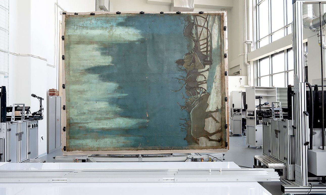 Монументальным полотном «Северное сияние» специалисты занялись после четырех предыдущих собратьев по циклу «Крайний Север».  Фото: Государтсвенная Третьяковская галерея