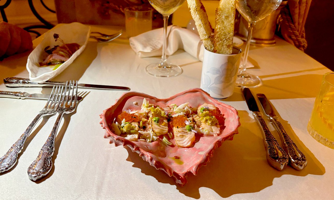 Обожженный лосось с крабом. Сет «Растрелли» в ресторане Турандот.  Фото: Алена Лапина