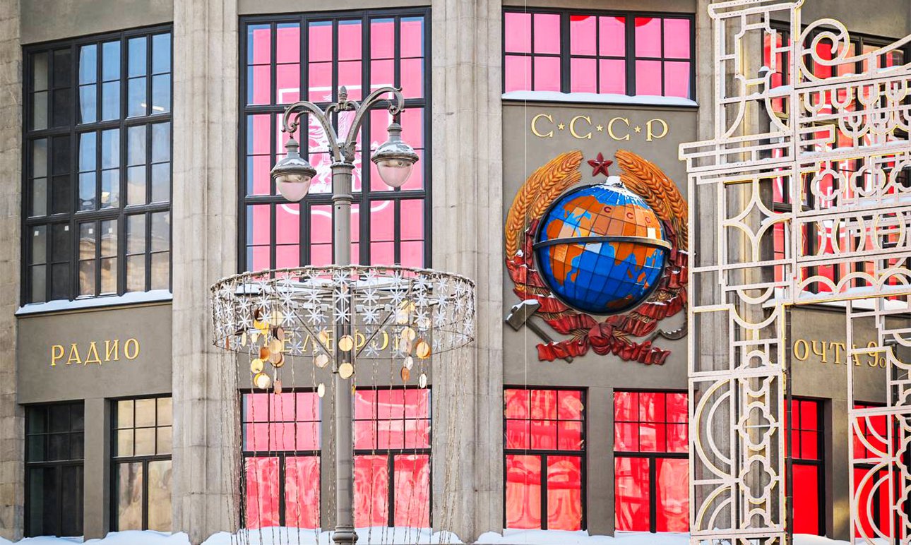 Знаменитый глобус на фасаде Центрального телеграфа снова крутится вокруг своей оси.  Фото: Максим Мишин/Пресс-служба Мэра и Правительства Москвы