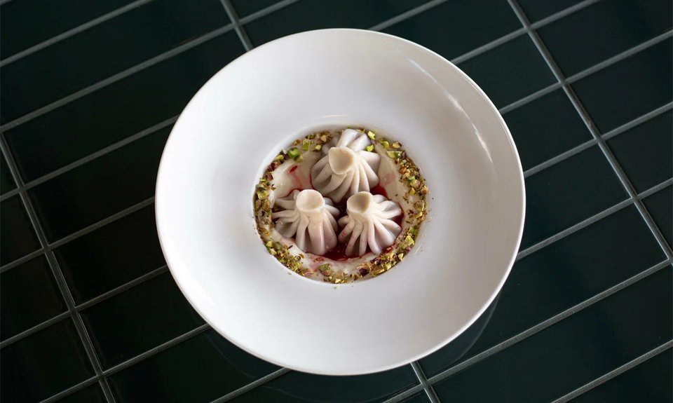 Хинкали с вишней в шампанском.  Фото: ресторан «Аивани»