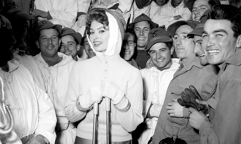 Софи Лорен в Кортина-д'Ампеццо во время 7-х зимних Олимпийских игр. 30 января 1956 года. Фото:  Publifoto Intesa Sanpaolo Publifoto Archive