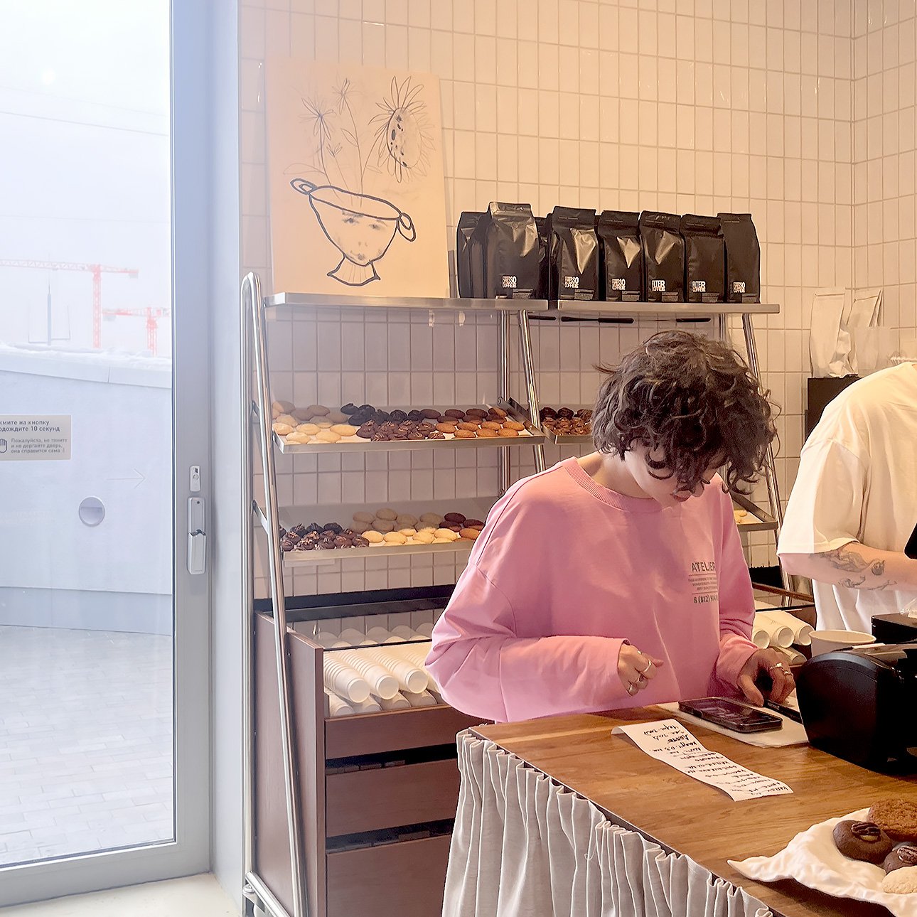 Книжный магазин и кафе «Подписные издания» в Музее русского импрессионизма.   Фото: Алёна Лапина