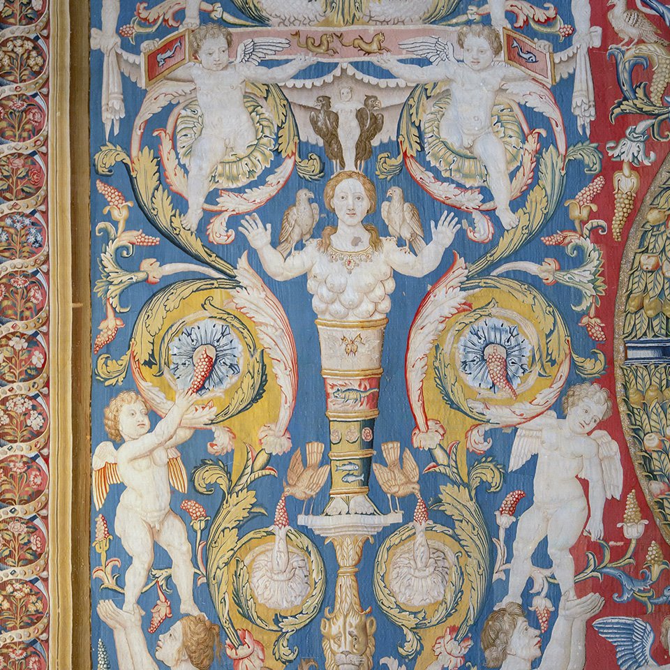 Фрагмент шпалеры «Аполлон и знаки зодиака».  Фото: Светлана Рагина/Государственный Эрмитаж