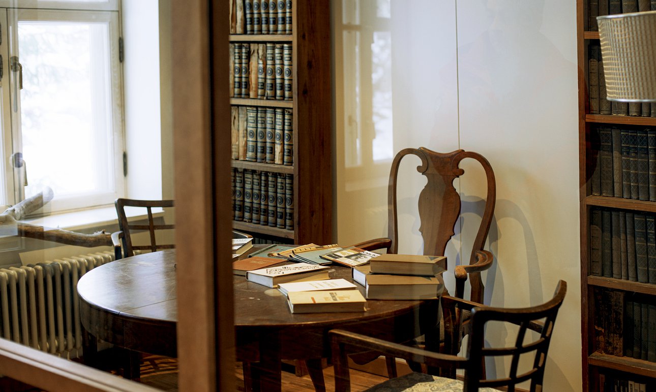 Экспозиция музейного дома «Первая дача» в Коттедже № 1 в Доме творчества «Переделкино».  Фото: Лена Авдеева