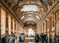 Лувр не досчитался €10 млн из-за мошенников