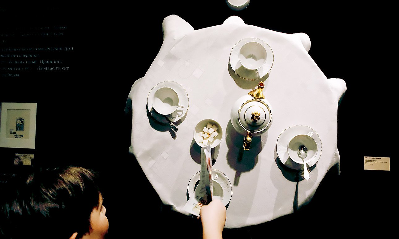 Выставка «Алиса, проснись!» в особняке Остроухова. Фото: Гослитмузей