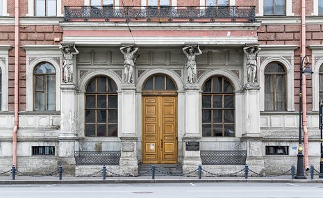 Размышления у парадного подъезда привели к активным действиям